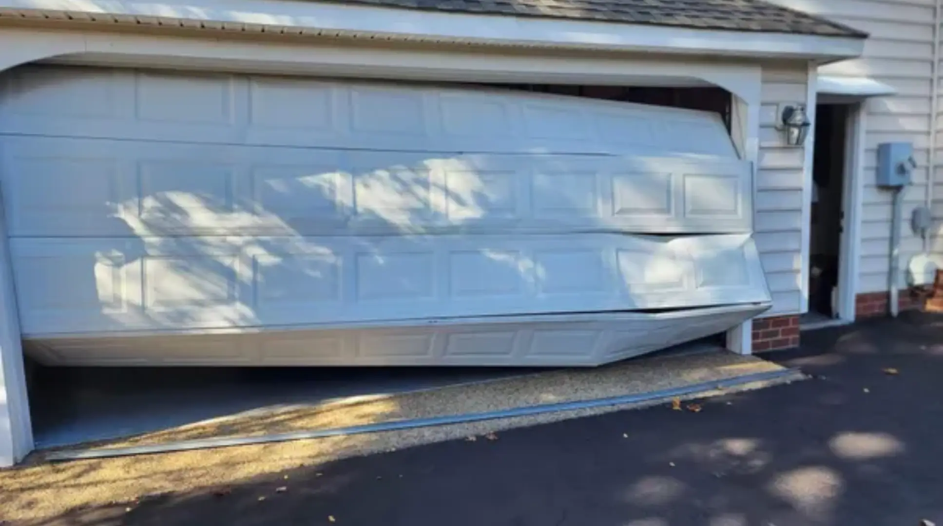 Expert Tips for Choosing the Best Crashed Door Service Provider in Your Area